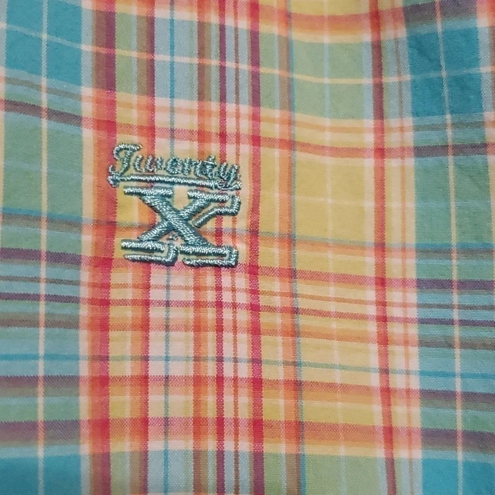 Twenty X Women's Tailored Fit Plaid Button Down Shirt Size Large - Picture 3 of 14
